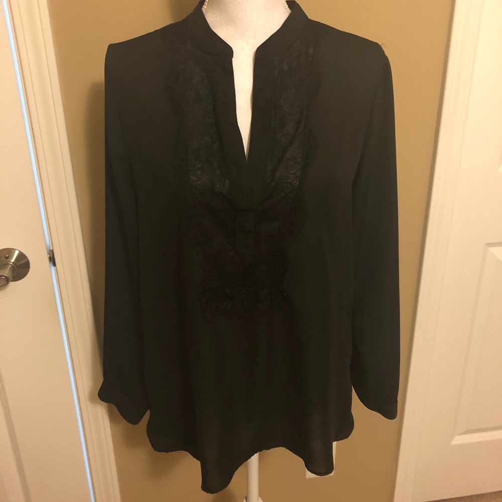 Lace accent V-neck Blouse